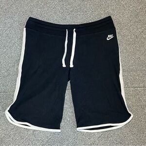 Nike Sportswear Shorts Men Size Medium Black Swoosh Drawstring Gym